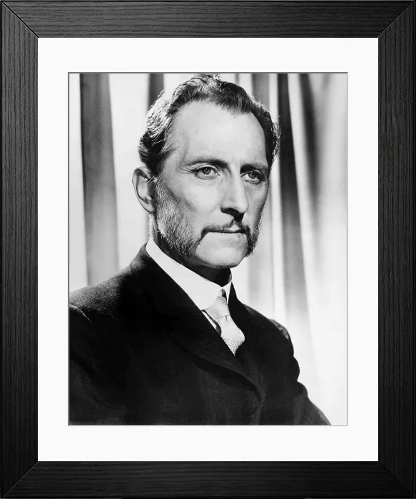 Framed Print : THE GORGON, Peter Cushing, portrait, 1964 Framed Print : THE GORGON, Peter Cushing, portrait, 1964