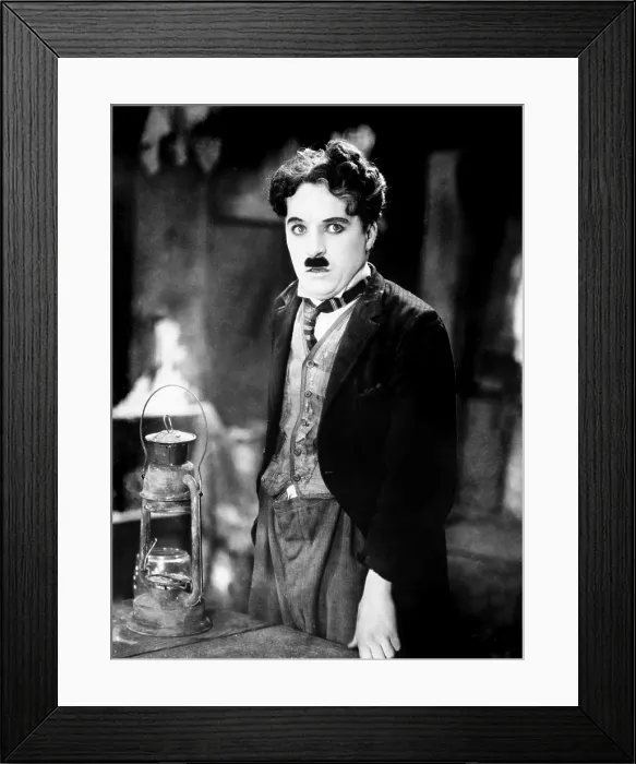 Framed Print : THE GOLD RUSH, Charlie Chaplin, 1925 Framed Print : THE GOLD RUSH, Charlie Chaplin, 1925