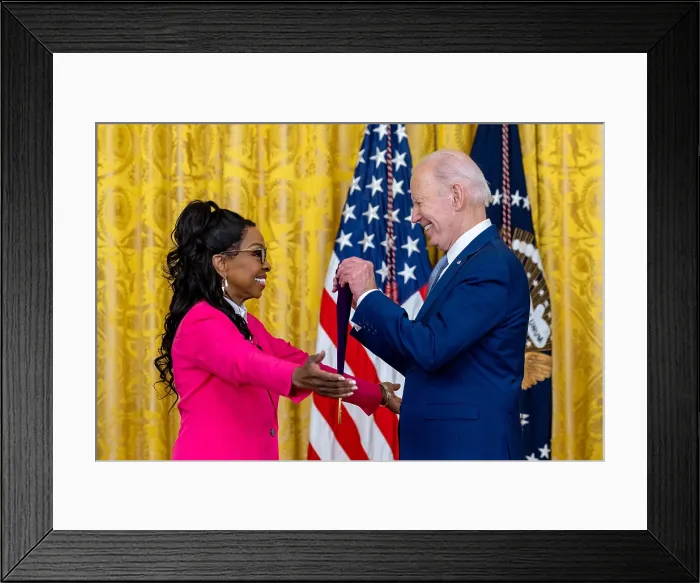 Framed Print : President Joe Biden presents the 2021 National Medal of the Arts to Gladys Knight, March 21, 2023 Framed Print : President Joe Biden presents the 2021 National Medal of the Arts to Gladys Knight, March 21, 2023