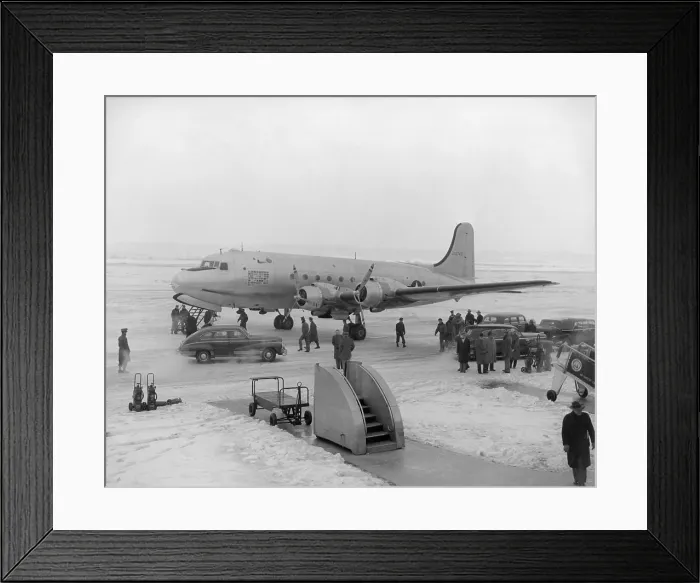 Framed Print : President Harry Truman's airplane before taking off for Independence, Missouri. Dec. 25, 1945