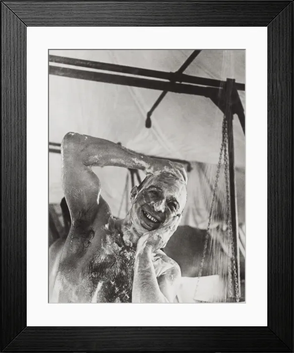 Framed Print : British soldier in the Western showers in a mobile bath unit