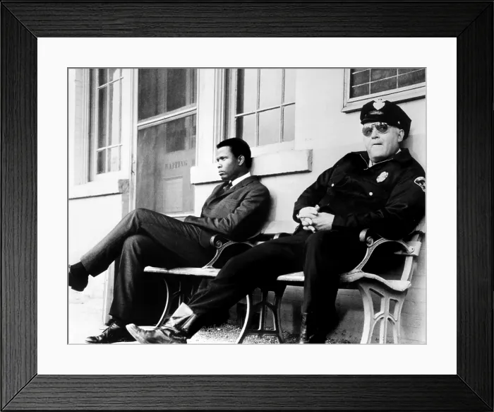 Framed Print : IN THE HEAT OF THE NIGHT, Sidney Poitier, Rod Steiger, 1967 Framed Print : IN THE HEAT OF THE NIGHT, Sidney Poitier, Rod Steiger, 1967