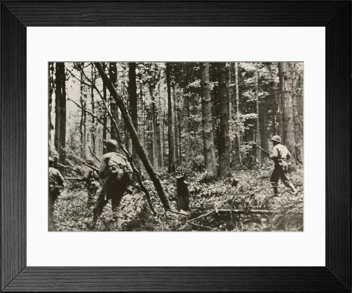 Framed Print : American infantrymen fighting in the German Hurtgen Forest near Vossenack. Nov. 9, 1944. In the Battle of Hurtgen Forest, Sept. 19-Dec 16, 1944, U.S