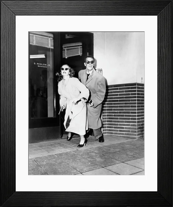 Framed Print : GUN CRAZY, (aka DEADLY IS THE FEMALE), from left: Peggy Cummins, John Dall, 1950