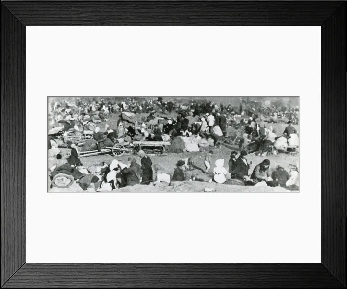Framed Print : Soviet (Russian) refugees from the Battle of Stalingrad. August 1942-Nov. 43. World War 2. (BSLOC_2014_8_41) Framed Print : Soviet (Russian) refugees from the Battle of Stalingrad. August 1942-Nov. 43. World War 2. (BSLOC_2014_8_41)