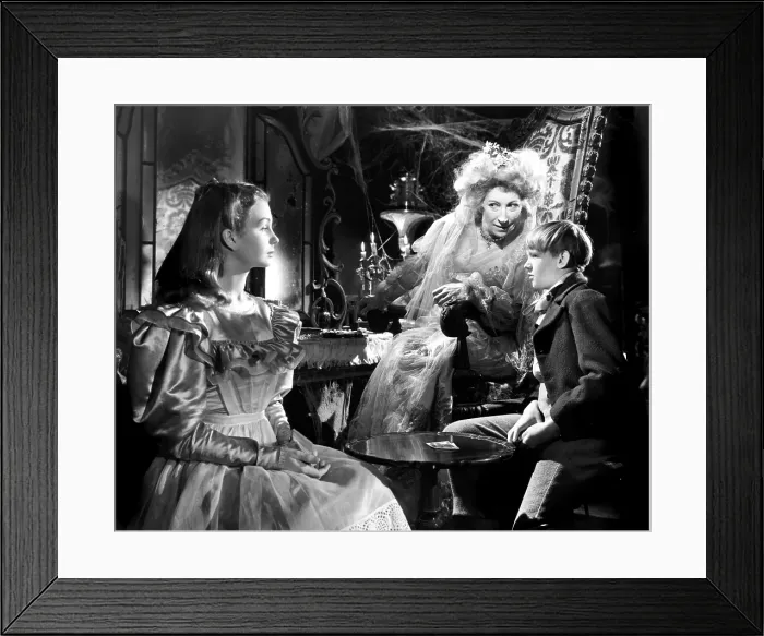 Framed Print : GREAT EXPECTATIONS, Jean Simmons, Martita Hunt, Anthony Wager, 1946 Framed Print : GREAT EXPECTATIONS, Jean Simmons, Martita Hunt, Anthony Wager, 1946