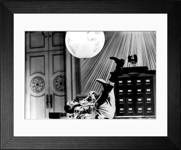 Framed Print : THE GREAT DICTATOR, Charlie Chaplin, 1940