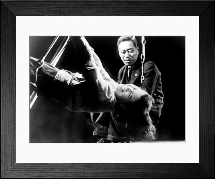 Framed Print : IKIRU, Miki Odagiri, Takashi Shimura, 1952 Framed Print : IKIRU, Miki Odagiri, Takashi Shimura, 1952