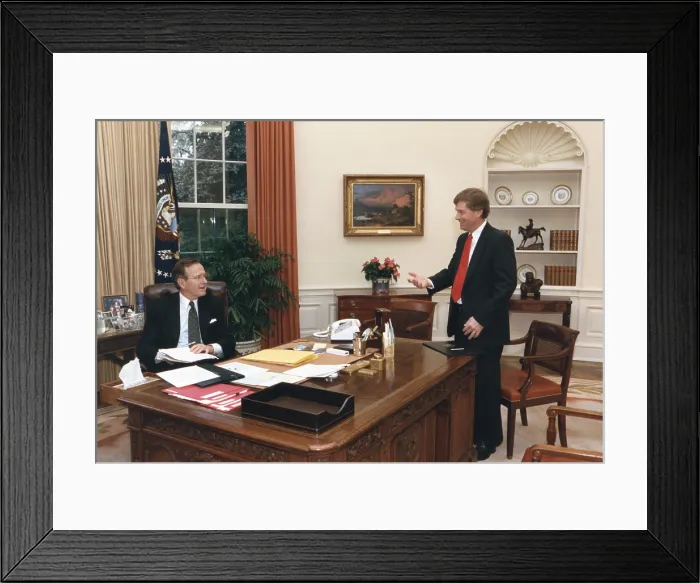 Framed Print : President George H.W. Bush, and Vice President Dan Quayle in discussion the Oval Office, Jan. 27, 1989 Framed Print : President George H.W. Bush, and Vice President Dan Quayle in discussion the Oval Office, Jan. 27, 1989