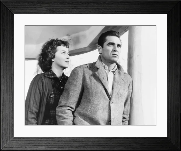 Framed Print : IL GRIDO, (aka THE CRY), from left: Betsy Blair, Steve Cochran, 1957
