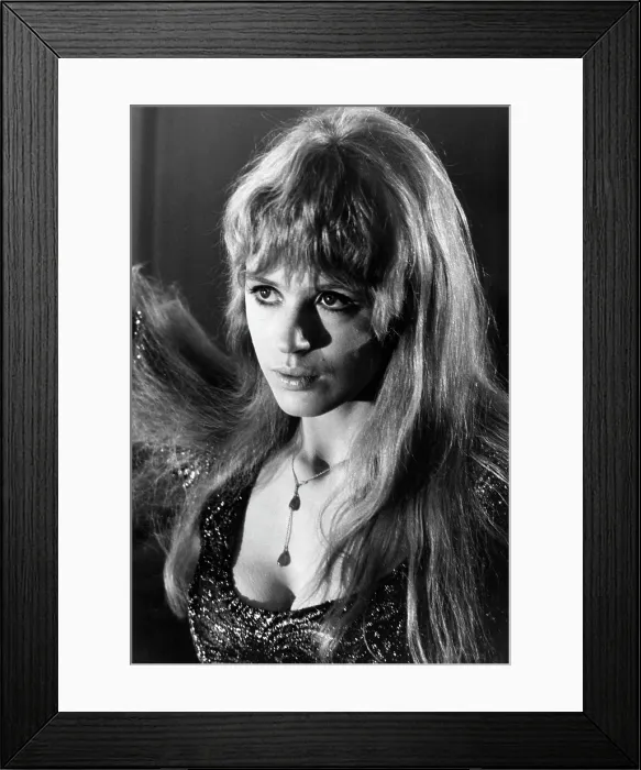 Framed Print : I'LL NEVER FORGET WHATS'S'ISNAME, Marianne Faithfull, 1967