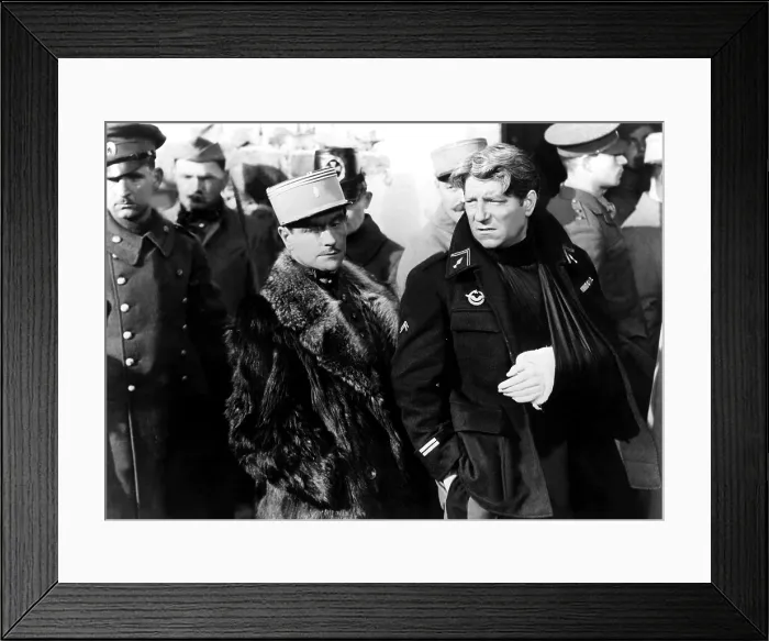 Framed Print : GRAND ILLUSION, Pierre Fresnay, Jean Gabin, 1937