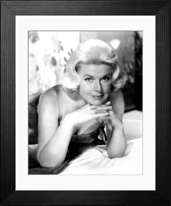 Framed Print : MIDNIGHT LACE, Doris Day, 1960 Framed Print : MIDNIGHT LACE, Doris Day, 1960