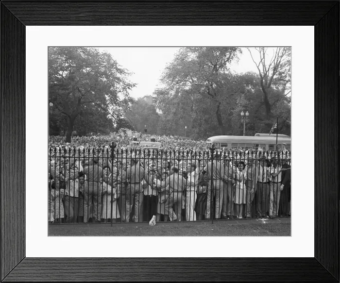 Framed Print : Crowd control at the White House fence on V-J Day, August 14, 1945. Soldiers link arms to hold back people celebrating the end of World War 2. - (BSLOC_2014_15_22) Framed Print : Crowd control at the White House fence on V-J Day, August 14, 1945. Soldiers link arms to hold back people celebrating the end of World War 2. - (BSLOC_2014_15_22)