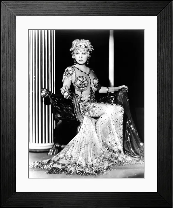 Framed Print : I'M NO ANGEL, Mae West (in a costume by Travis Banton), 1933 Framed Print : I'M NO ANGEL, Mae West (in a costume by Travis Banton), 1933