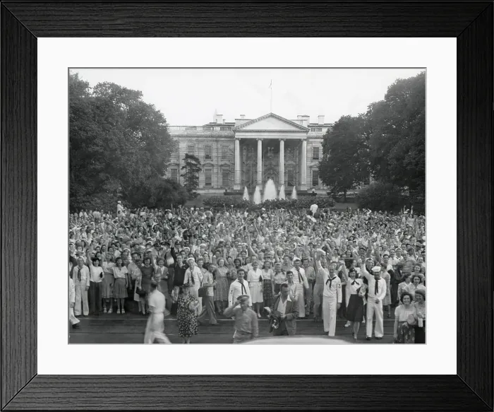 Framed Print : Crowd gathered outside the White House after the announcement of Japan's surrender. V-J Day, August 14, 1945. - (BSLOC_2014_15_23)