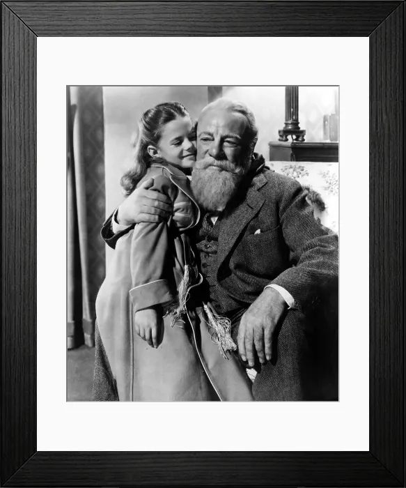 Framed Print : MIRACLE ON 34TH STREET, Natalie Wood, Edmund Gwenn, 1947. TM and Copyright (c) 20th Century Fox Film Corp. All rights reserved. Courtesy: Everett Collection