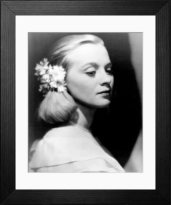 Framed Print : MUSIK I MORKER, (aka MUSIC IN DARKNESS, aka NIGHT IS MY FUTURE), Mai Zetterling, 1948