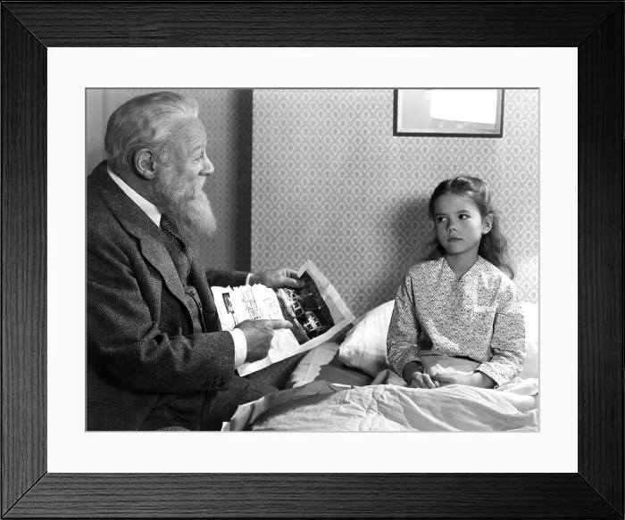 Framed Print : MIRACLE ON 34TH STREET, Edmund Gwenn, Natalie Wood, 1947 Framed Print : MIRACLE ON 34TH STREET, Edmund Gwenn, Natalie Wood, 1947