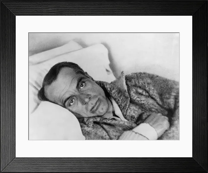 Framed Print : Aviator and Arctic explorer Umberto Nobile, after his rescue by Swedish Aviator, Einor Lundborg. June 1928