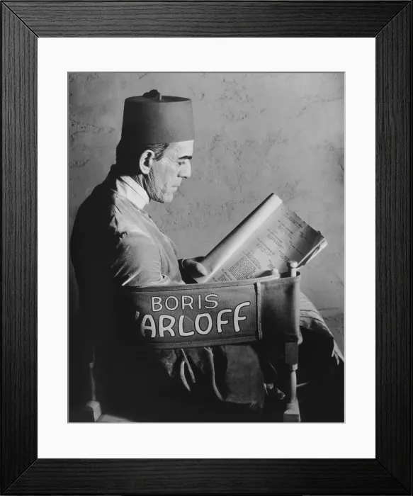 Framed Print : THE MUMMY, Boris Karloff reading the script on set, 1932 Framed Print : THE MUMMY, Boris Karloff reading the script on set, 1932