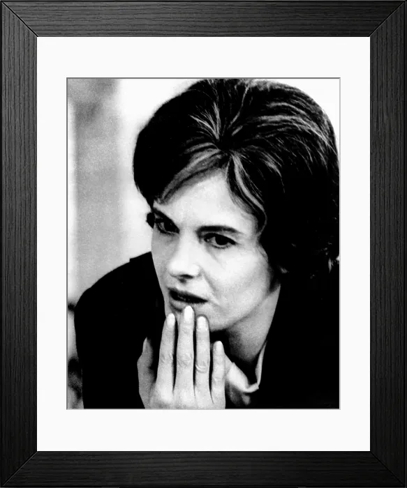 Framed Print : MURIEL, Delphine Seyrig, 1963