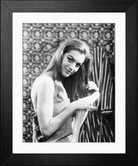 Framed Print : THE MAN WITH THE BALLOONS, (aka L'UOMO DEI CINQUE PALLONI), Catherine Spaak, 1965 Framed Print : THE MAN WITH THE BALLOONS, (aka L'UOMO DEI CINQUE PALLONI), Catherine Spaak, 1965