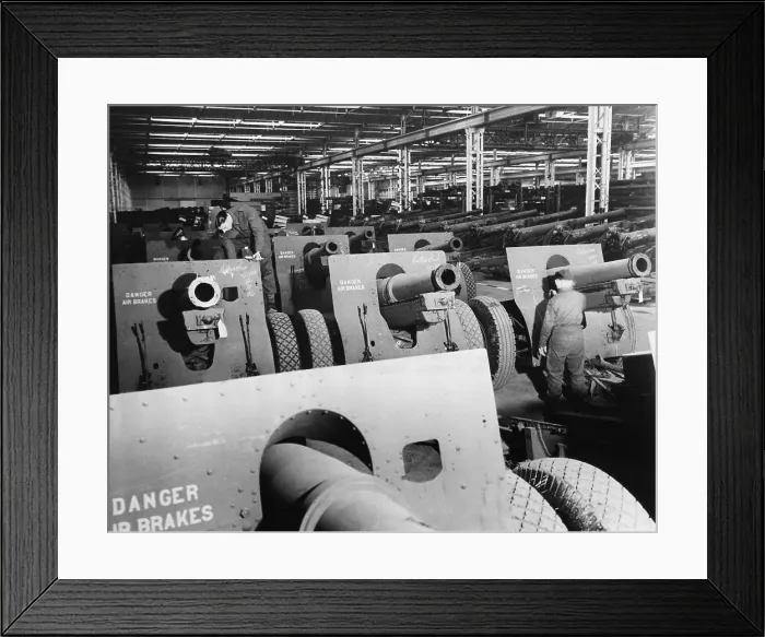 Framed Print : American-built 155 mm howitzers shipped to England as Lend-Lease. Ca. 1941-1943. World War 2. (BSLOC_2014_10_154)