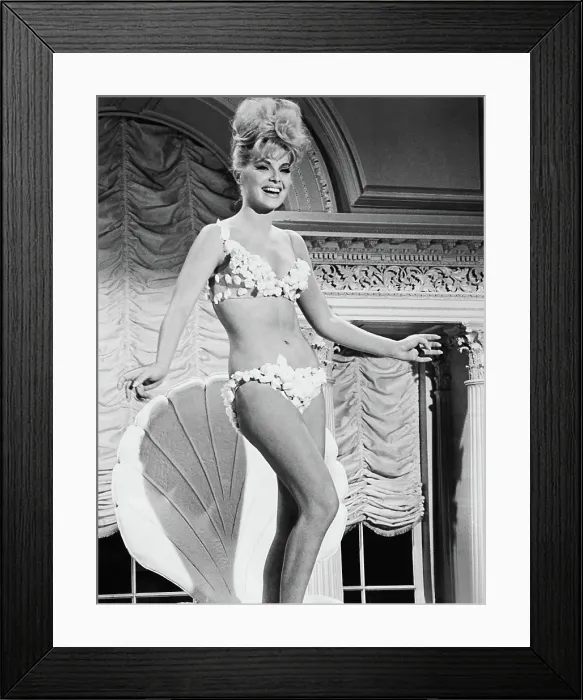 Framed Print : HOW TO MURDER YOUR WIFE, Virna Lisi, 1965