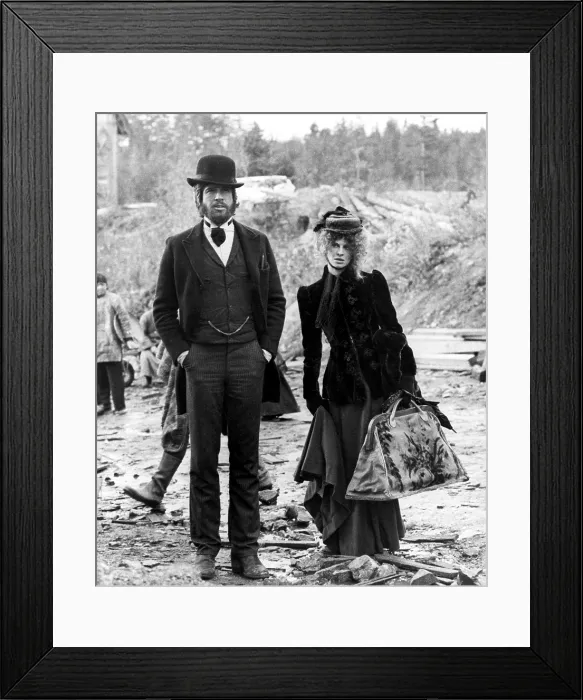 Framed Print : MCCABE AND MRS. MILLER, Warren Beatty, Julie Christie, 1971