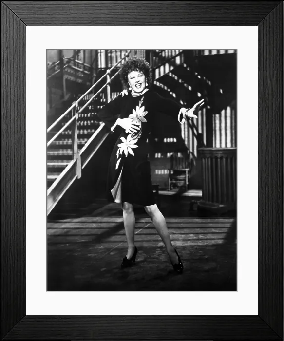 Framed Print : ROXIE HART, Ginger Rogers, 1942, TM & Copyright 20th Century Fox Film Corp. / courtesy Everett Collection