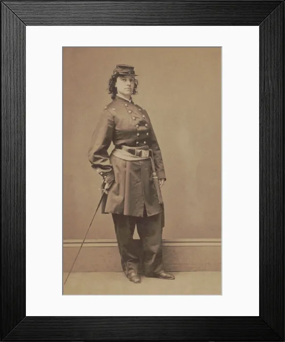 Framed Print : Actress and Union spy Pauline Cushman in uniform with sword. In 1864 she was tried by a Confederate military court, and sentenced to death by hanging Framed Print : Actress and Union spy Pauline Cushman in uniform with sword. In 1864 she was tried by a Confederate military court, and sentenced to death by hanging