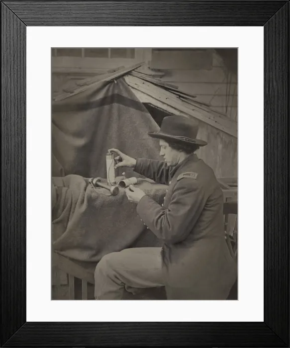 Framed Print : Union officer assembling Herman Haupts torpedo for wrecking Confederate wooden bridges during the US Civil War