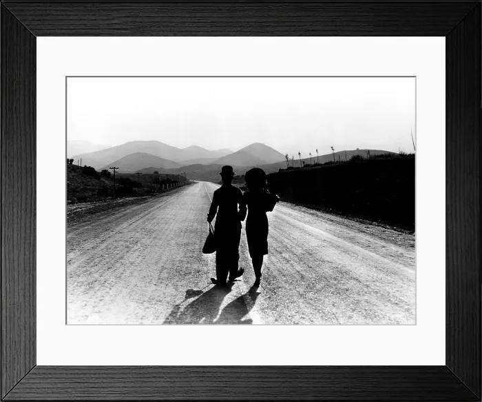 Framed Print : MODERN TIMES, Charlie Chaplin, Paulette Goddard, 1936