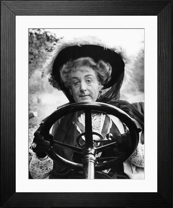 Framed Print : THE MOUSE THAT ROARED, Peter Sellers, 1959 Framed Print : THE MOUSE THAT ROARED, Peter Sellers, 1959