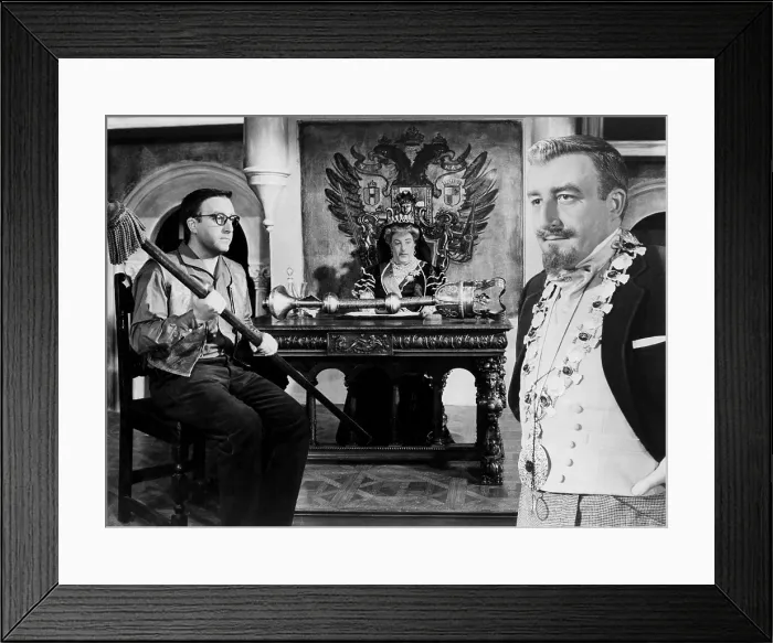 Framed Print : THE MOUSE THAT ROARED, Peter Sellers, 1959