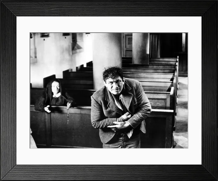 Framed Print : THE INFORMER, Una O'Connor, Victor McLaglen, 1935 Framed Print : THE INFORMER, Una O'Connor, Victor McLaglen, 1935