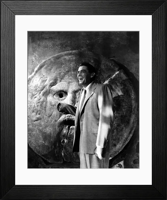 Framed Print : ROMAN HOLIDAY, Gregory Peck, on set, 1953