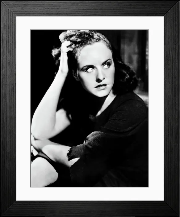 Framed Print : MODERN TIMES, Paulette Goddard, 1936 Framed Print : MODERN TIMES, Paulette Goddard, 1936