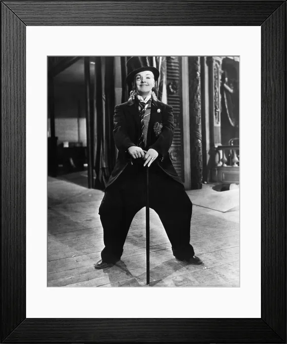 Framed Print : MOTHER WORE TIGHTS, Betty Grable, 1947, TM and copyright 20th Century Fox Film Corp. All rights reserved  /  Courtesy: Everett Collection
