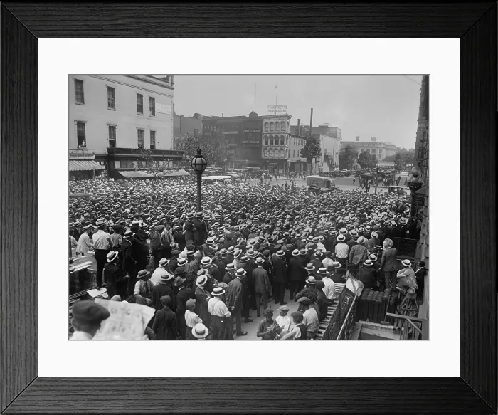 Framed Print : Crowds arriving at the Jack Dempsey-Georges Carpentier fight. Jersey City, July 2, 1921