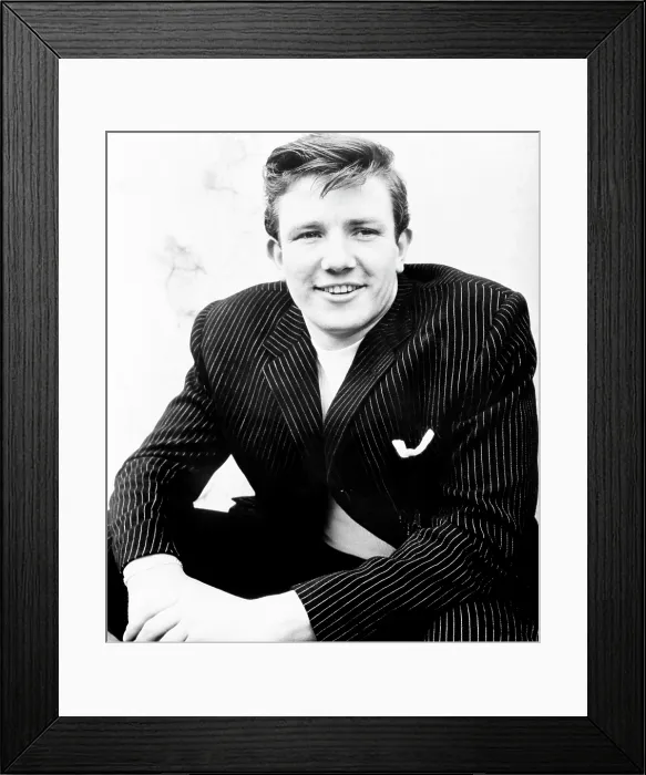 Framed Print : SATURDAY NIGHT AND SUNDAY MORNING, Albert Finney, 1960 Framed Print : SATURDAY NIGHT AND SUNDAY MORNING, Albert Finney, 1960
