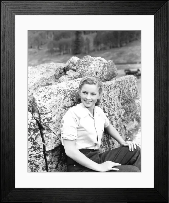 Framed Print : SAND, Coleen Gray, 1949, TM & Copyright 20th Century Fox Film Corp. / courtesy Everett Collection