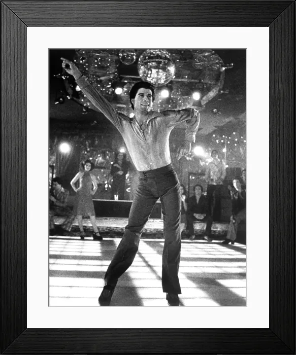 Framed Print : SATURDAY NIGHT FEVER, Fran Drescher (background left), John Travolta, 1977