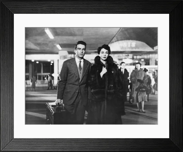 Framed Print : INDISCRETION OF AN AMERICAN WIFE, (aka STAZIONI TERMINI), from left, Montgomery Clift, Jennifer Jones, 1953
