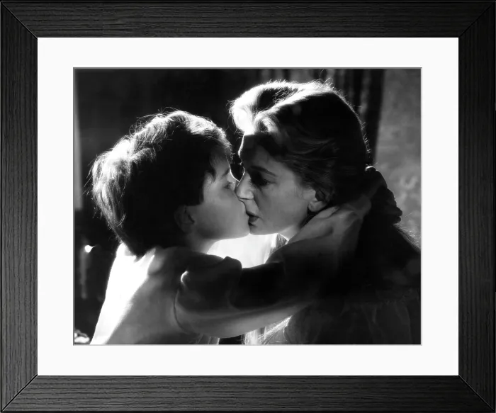 Framed Print : THE INNOCENTS, Martin Stephens, Deborah Kerr, 1961, (c) 20th Century Fox, TM & Copyright  /  Courtesy: Everett Collection
