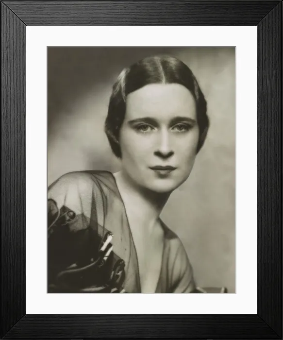 Framed Print : Gloria Morgan Vanderbilt in a glamorous 1935 portrait by Hal Phyfe Framed Print : Gloria Morgan Vanderbilt in a glamorous 1935 portrait by Hal Phyfe