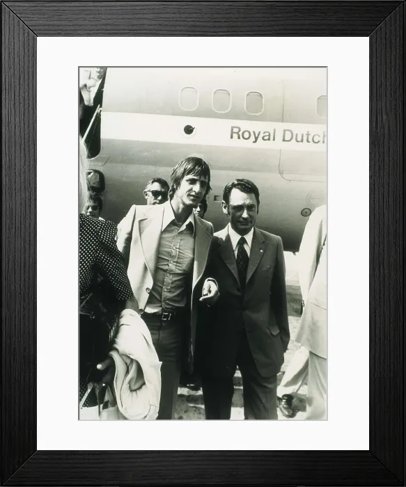 Framed Print : CRUYFF, Johan (1948). Johan Cruyff's arrival at Barcelona to sign up with Barcelona FC (1973). AISA / Everett Collection**US SALES ONLY** Framed Print : CRUYFF, Johan (1948). Johan Cruyff's arrival at Barcelona to sign up with Barcelona FC (1973). AISA / Everett Collection**US SALES ONLY**