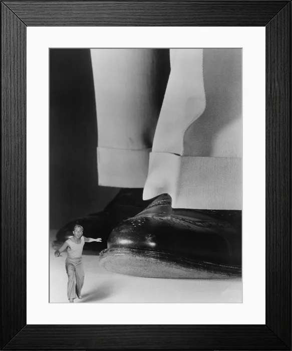 Framed Print : THE INCREDIBLE SHRINKING MAN, Grant Williams, 1957