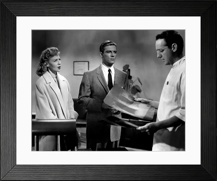 Framed Print : THE INCREDIBLE SHRINKING MAN, Randy Stuart, Grant Williams, William Schallert, 1957 Framed Print : THE INCREDIBLE SHRINKING MAN, Randy Stuart, Grant Williams, William Schallert, 1957